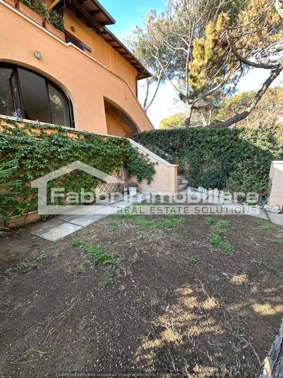 casa indipendente in vendita a Castiglione della Pescaia in zona Ampio