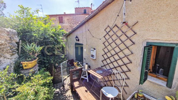 casa indipendente in vendita a Castiglione della Pescaia in zona Vetulonia