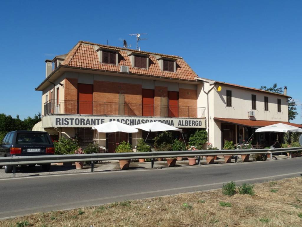 negozio in vendita a Castiglione della Pescaia in zona Buriano