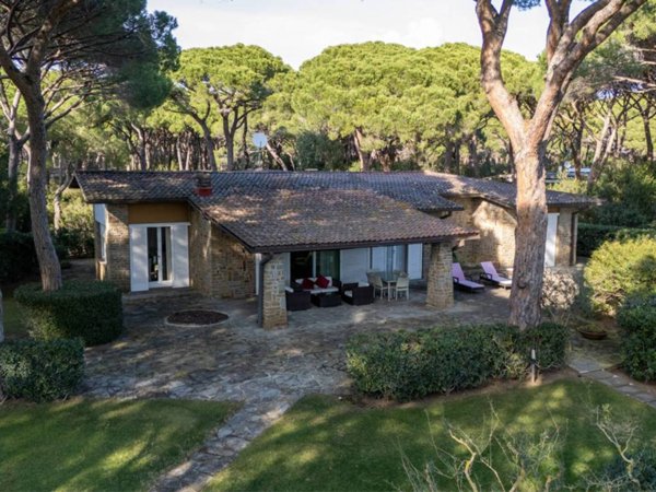 casa indipendente in vendita a Castiglione della Pescaia in zona Roccamare
