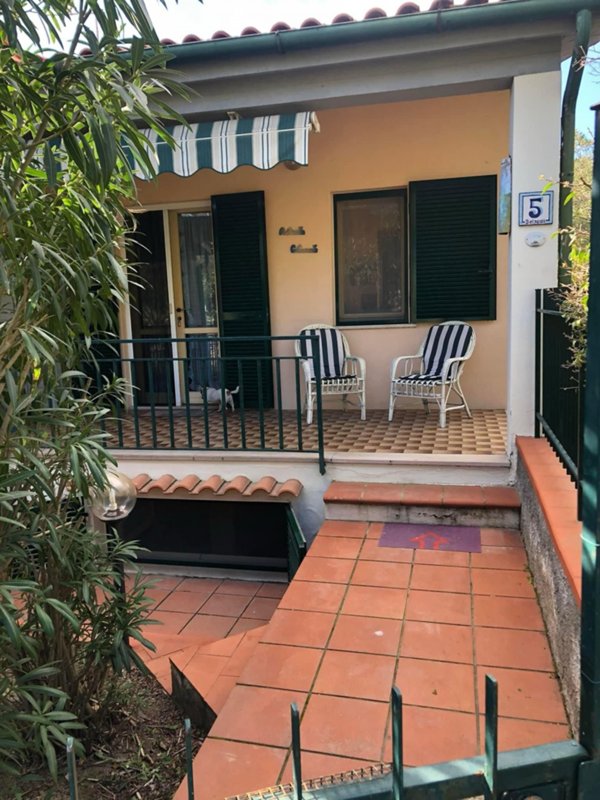 villa in vendita a Castiglione della Pescaia in zona Ampio