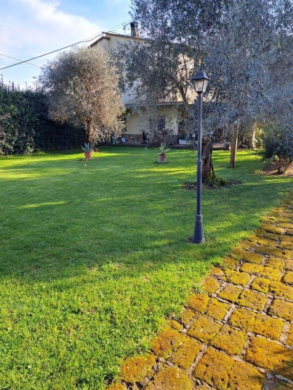 casa indipendente in vendita a Castiglione della Pescaia in zona Ampio