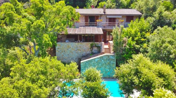 casa indipendente in vendita a Castiglione della Pescaia in zona Punta Ala