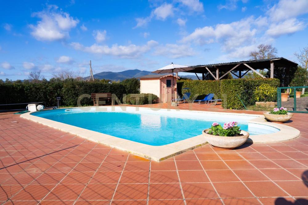 casa indipendente in vendita a Castiglione della Pescaia in zona Ampio