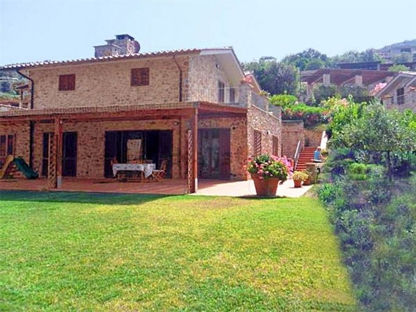 casa indipendente in vendita a Castiglione della Pescaia in zona Ampio