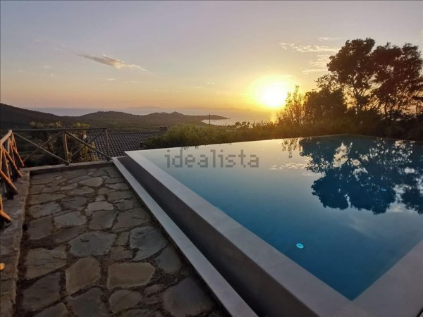 casa indipendente in vendita a Castiglione della Pescaia in zona Punta Ala