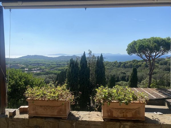 casa indipendente in vendita a Castiglione della Pescaia in zona Ampio