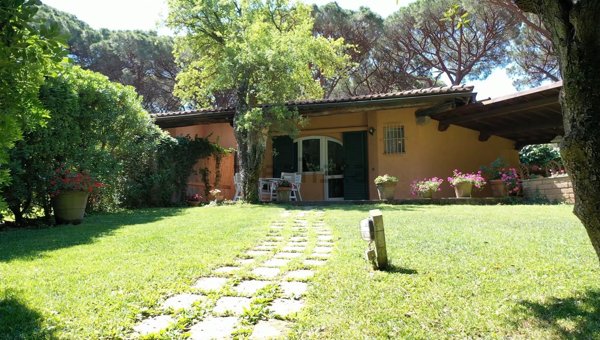 casa indipendente in vendita a Castiglione della Pescaia in zona Roccamare
