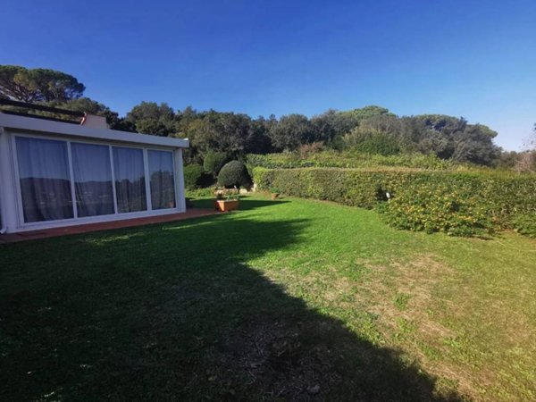 casa indipendente in vendita a Castiglione della Pescaia in zona Ampio