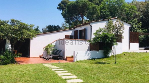 casa indipendente in vendita a Castiglione della Pescaia in zona Punta Ala