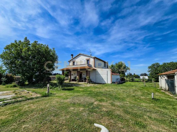 casa indipendente in vendita a Castiglione della Pescaia in zona Ampio