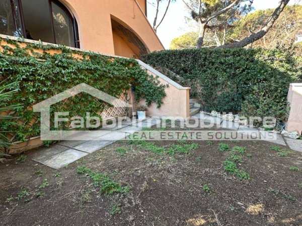 casa indipendente in vendita a Castiglione della Pescaia in zona Ampio