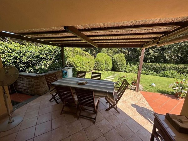 casa indipendente in vendita a Castiglione della Pescaia in zona Punta Ala