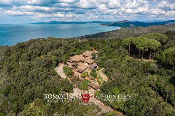 casa indipendente in vendita a Castiglione della Pescaia in zona Punta Ala