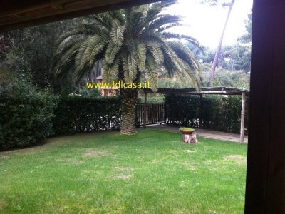 casa indipendente in vendita a Castiglione della Pescaia in zona Ampio