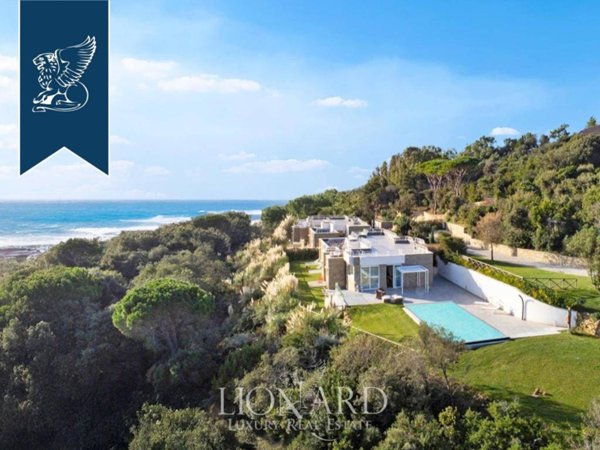 casa indipendente in vendita a Castiglione della Pescaia in zona Punta Ala