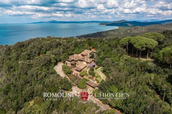 casa indipendente in vendita a Castiglione della Pescaia in zona Punta Ala
