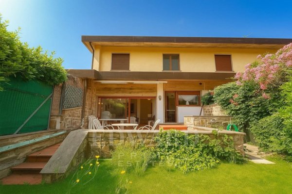 casa indipendente in vendita a Castiglione della Pescaia in zona Punta Ala