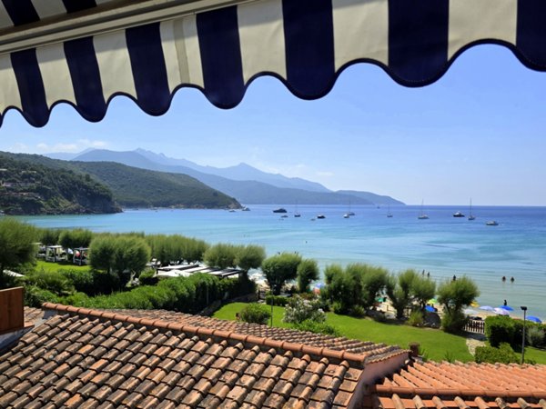 casa indipendente in vendita a Castiglione della Pescaia in zona Ampio