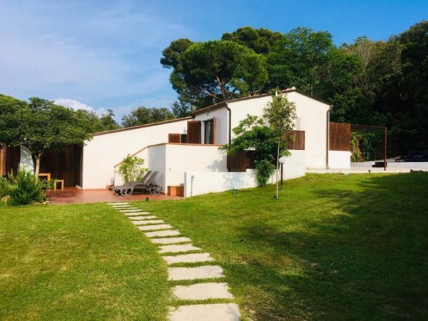 casa indipendente in vendita a Castiglione della Pescaia in zona Punta Ala