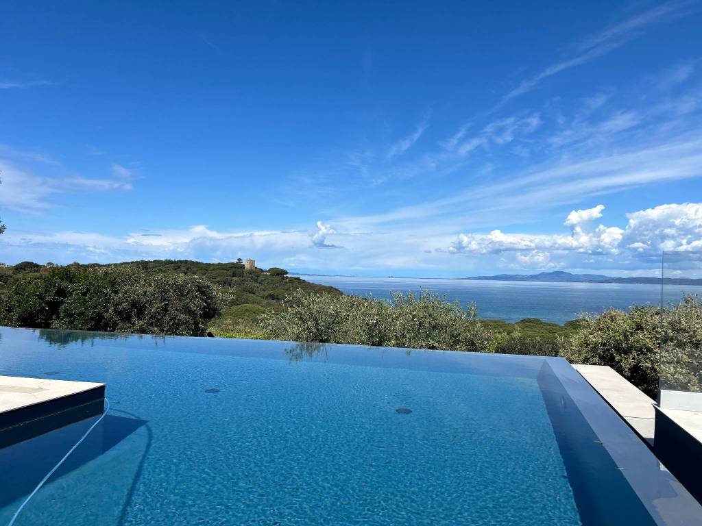 villa in vendita a Castiglione della Pescaia in zona Punta Ala