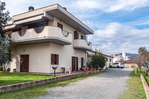 casa indipendente in vendita a Castiglione della Pescaia in zona Ampio