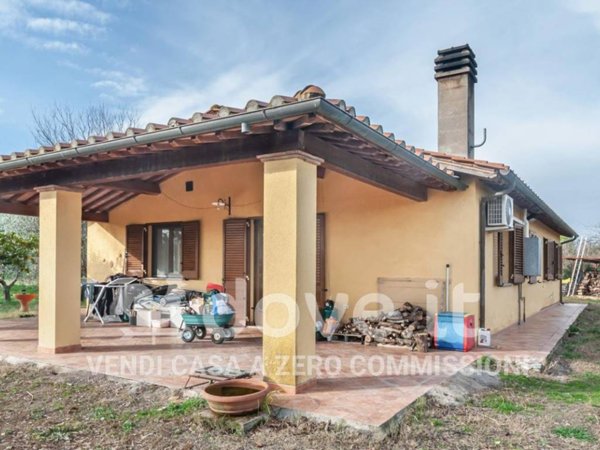 casa indipendente in vendita a Castiglione della Pescaia in zona Buriano