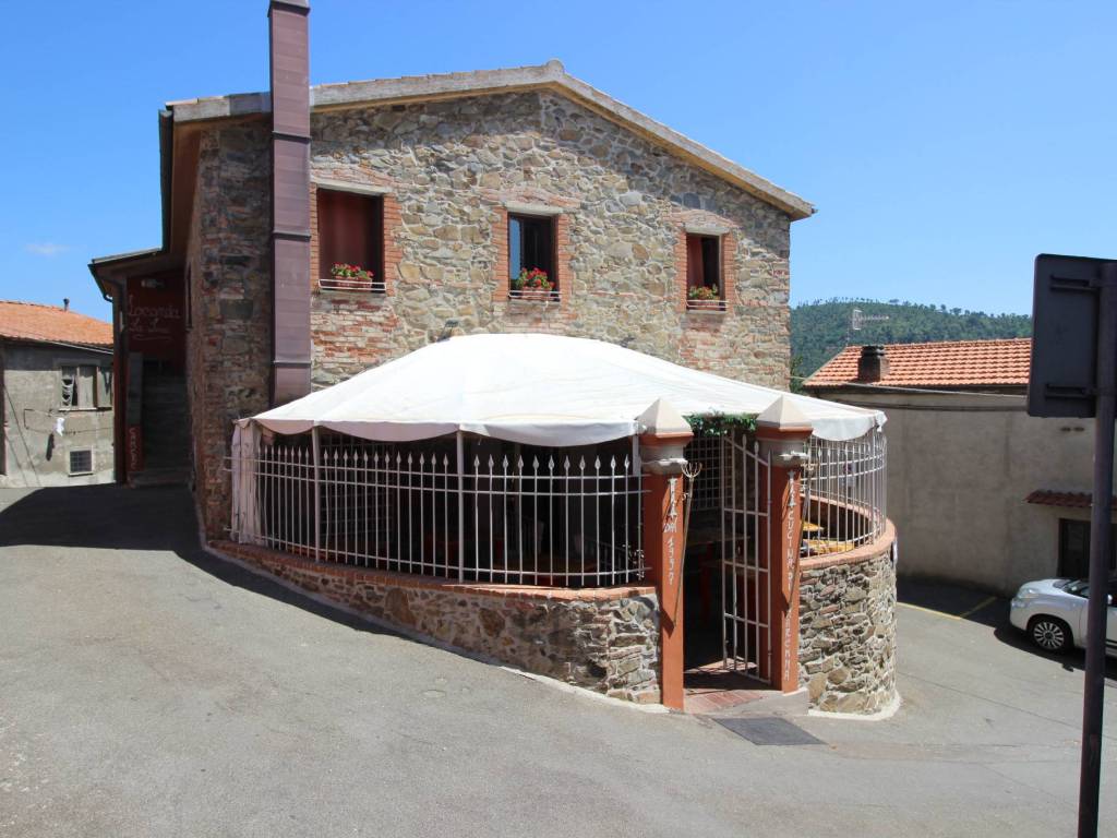 negozio in vendita a Castiglione della Pescaia in zona Tirli