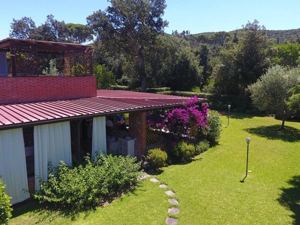 casa indipendente in vendita a Castiglione della Pescaia in zona Punta Ala