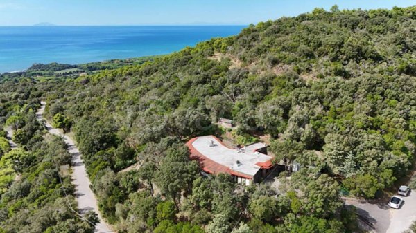 casa indipendente in vendita a Castiglione della Pescaia in zona Ampio