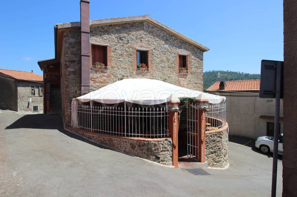 negozio in vendita a Castiglione della Pescaia in zona Tirli
