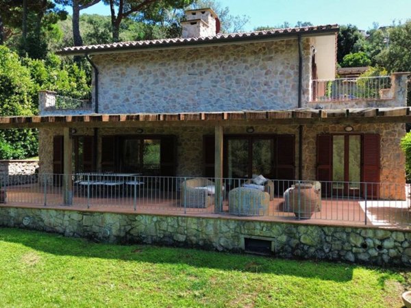 casa indipendente in vendita a Castiglione della Pescaia in zona Punta Ala
