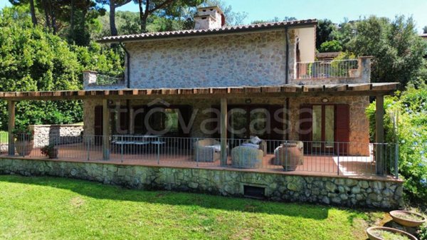 casa indipendente in vendita a Castiglione della Pescaia in zona Punta Ala