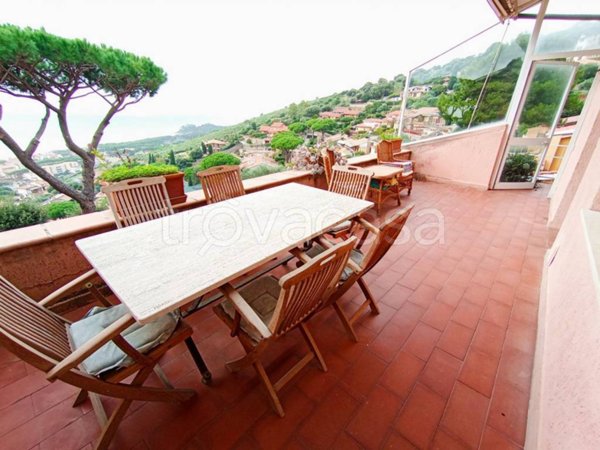 casa indipendente in vendita a Castiglione della Pescaia in zona Ampio