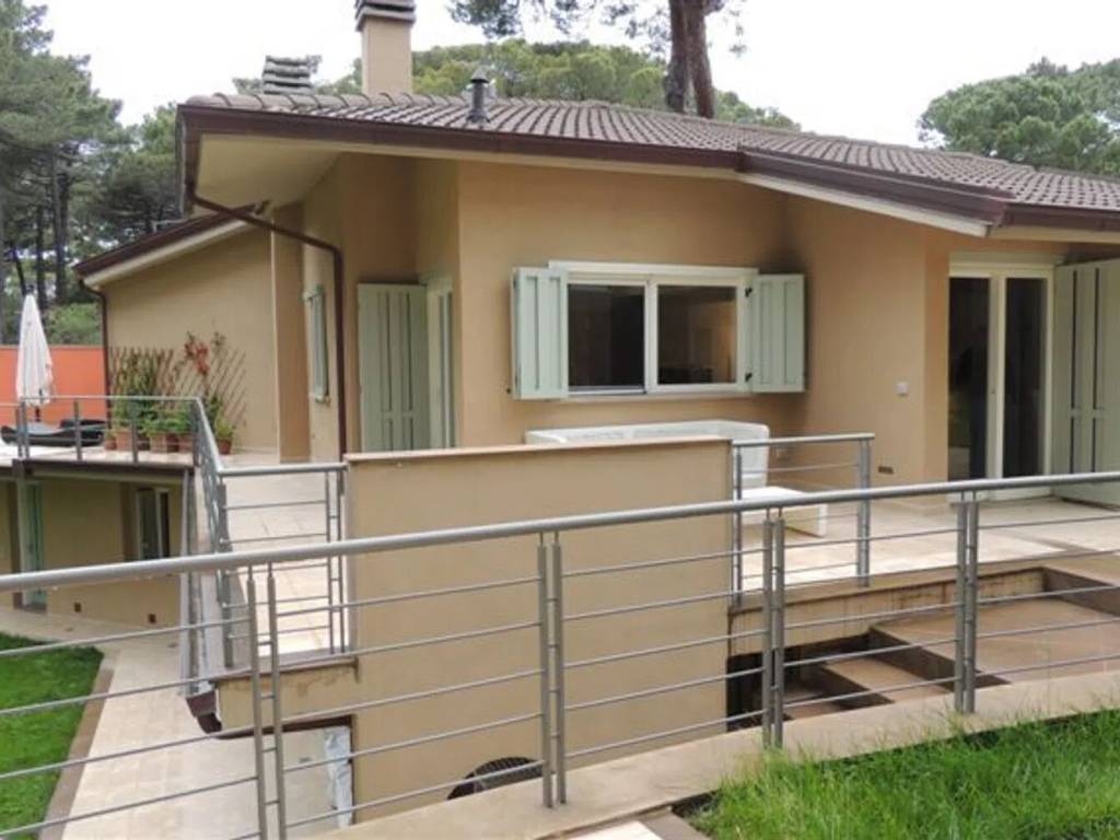 casa indipendente in vendita a Castiglione della Pescaia in zona Roccamare