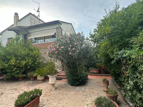 casa indipendente in vendita a Castiglione della Pescaia in zona Vetulonia