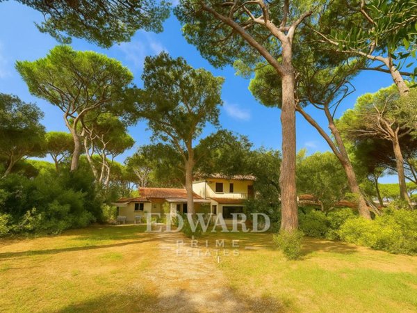casa indipendente in vendita a Castiglione della Pescaia in zona Punta Ala