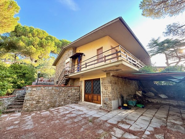 casa indipendente in vendita a Castiglione della Pescaia in zona Ampio