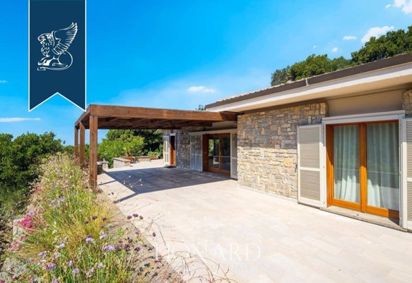 casa indipendente in vendita a Castiglione della Pescaia in zona Punta Ala