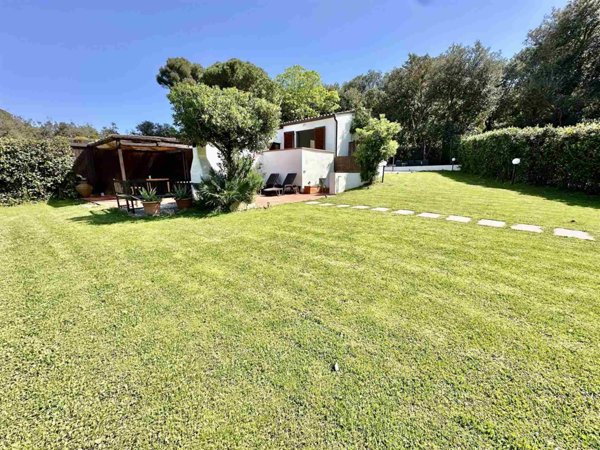 casa indipendente in vendita a Castiglione della Pescaia in zona Punta Ala