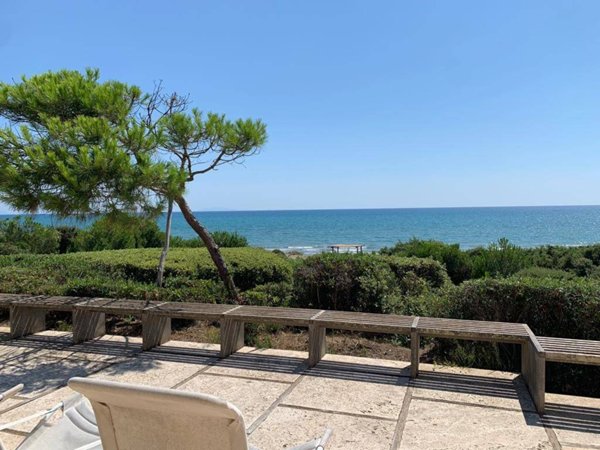 casa indipendente in vendita a Castiglione della Pescaia in zona Ampio