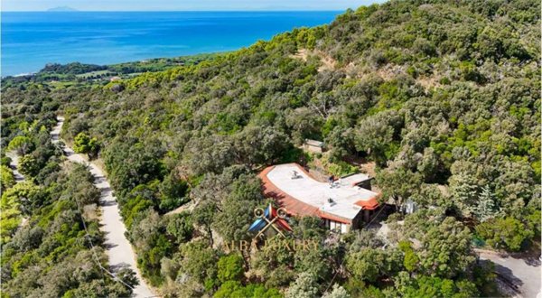casa indipendente in vendita a Castiglione della Pescaia in zona Ampio