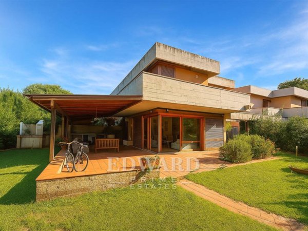 casa indipendente in vendita a Castiglione della Pescaia in zona Punta Ala