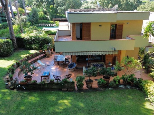 casa indipendente in vendita a Castiglione della Pescaia in zona Punta Ala