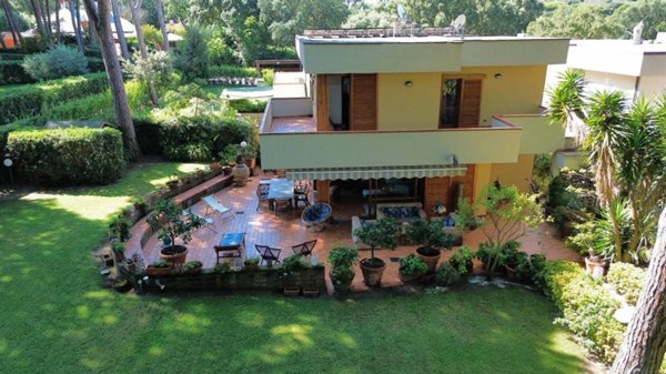casa indipendente in vendita a Castiglione della Pescaia in zona Punta Ala