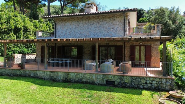 casa indipendente in vendita a Castiglione della Pescaia in zona Punta Ala