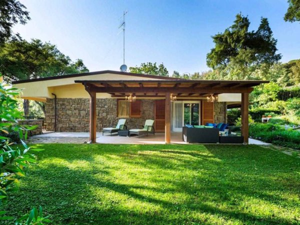 casa indipendente in vendita a Castiglione della Pescaia in zona Punta Ala