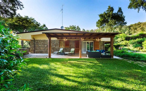 casa indipendente in vendita a Castiglione della Pescaia in zona Punta Ala
