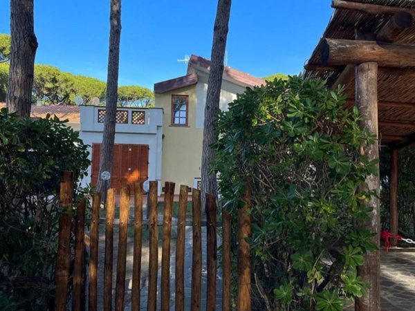 casa indipendente in vendita a Castiglione della Pescaia in zona Punta Ala