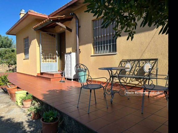 casa indipendente in vendita a Castiglione della Pescaia in zona Vetulonia